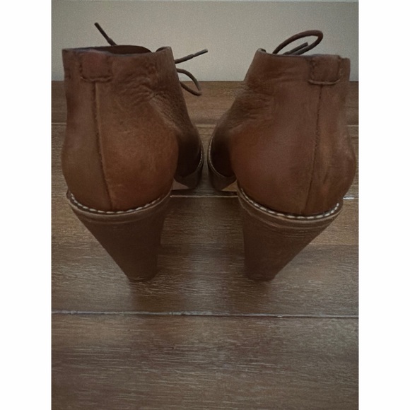 COLE HAAN Stephanie Air Chukka Bootie Cognac Brown | 7B - Picture 4 of 11